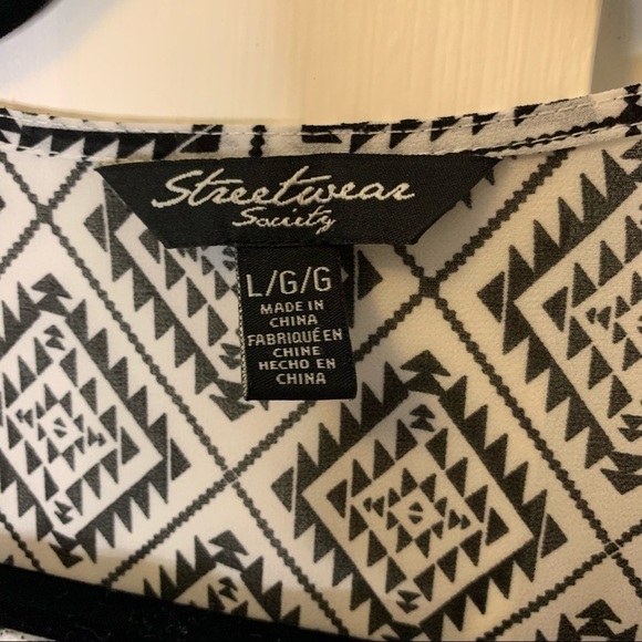 Patterned Tank Top - Picture 2 of 3